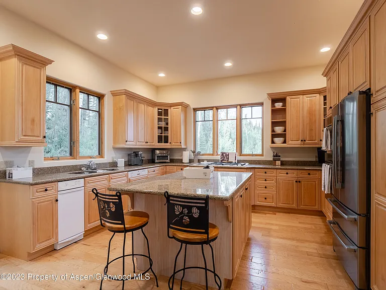 40 Maple Ridge Ln — Photo 14
