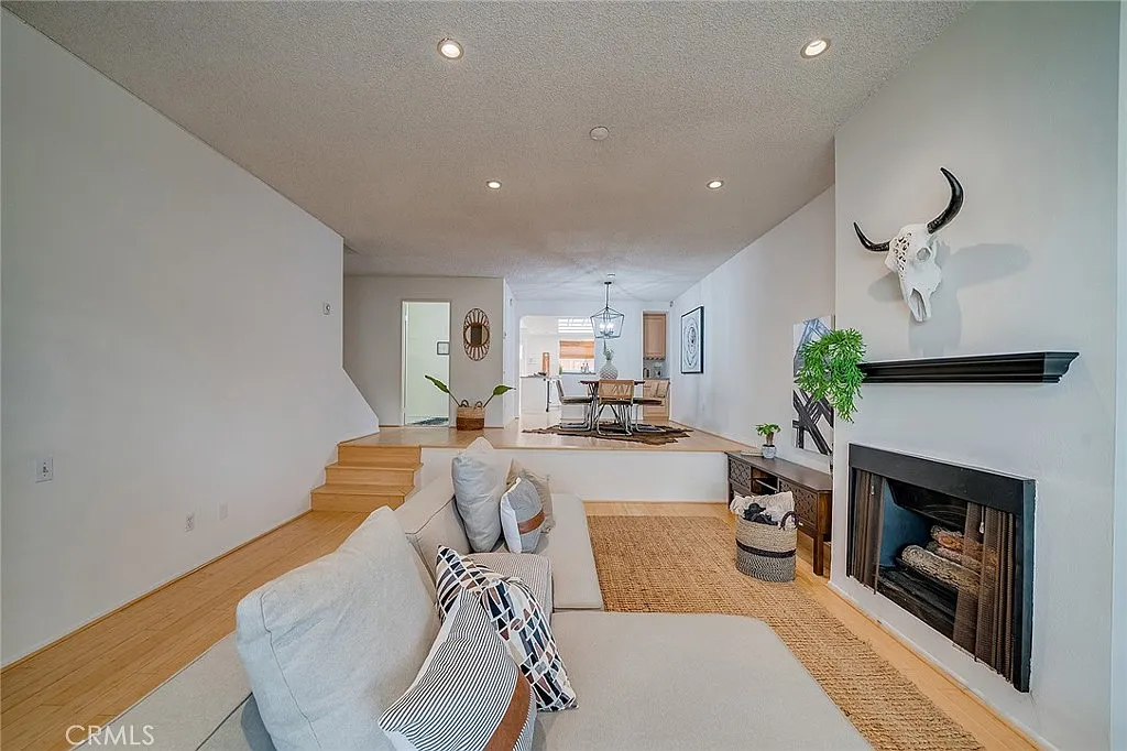 3 bed, 1838 sqft, $4,895 — Photo 2