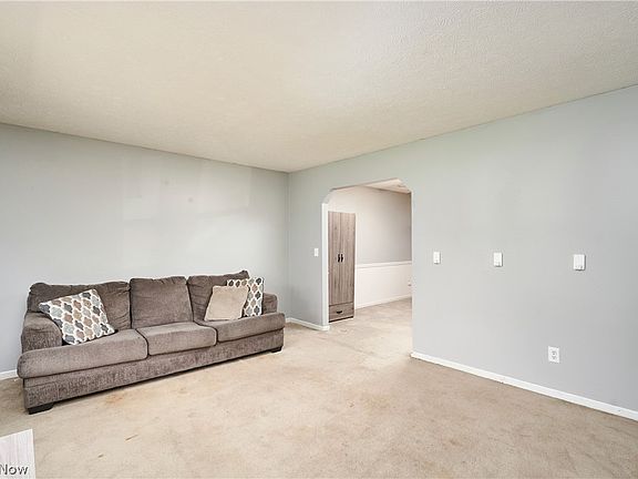 4th image of 917 Proehl Dr