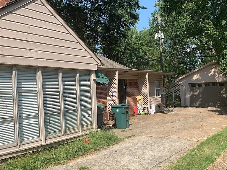 222 Patterson St — Photo 1