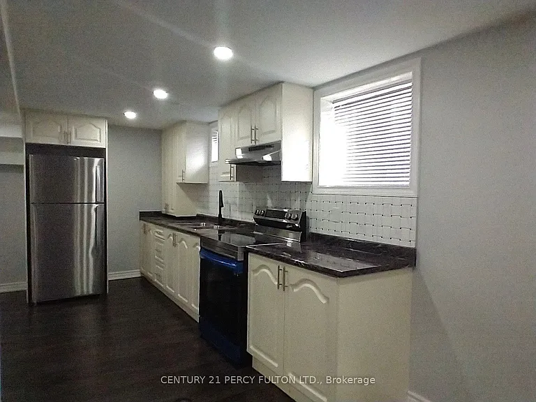 401 Anderson St — Photo 4