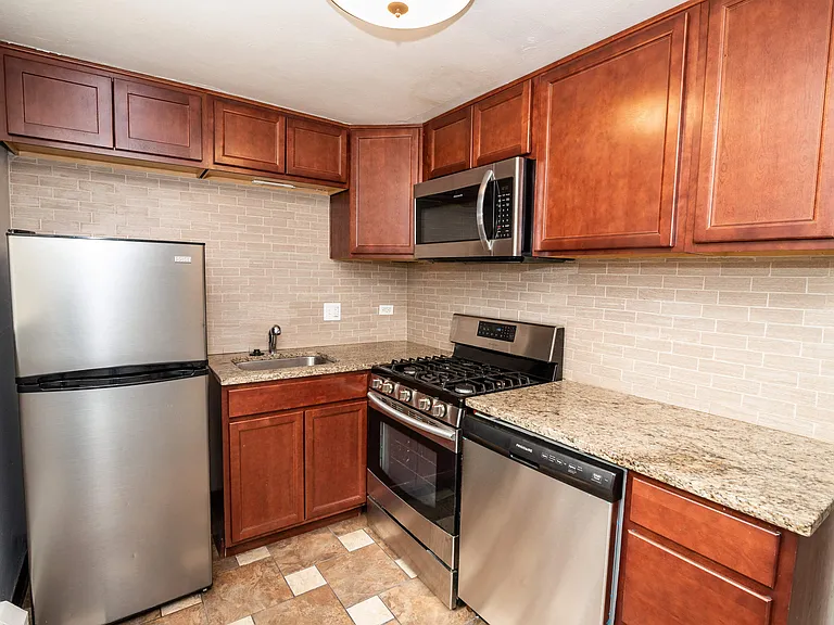 1325 Madison St — Photo 18