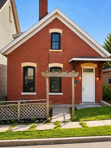 2415 Queen St Photo 1