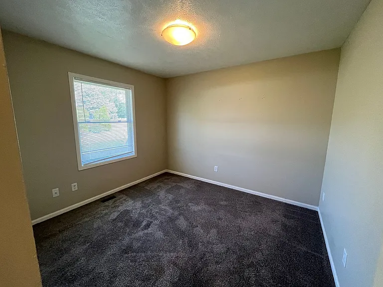 420 W Saunders Ave — Photo 6