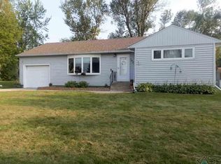 1021 4th St, Garretson, SD 57030
