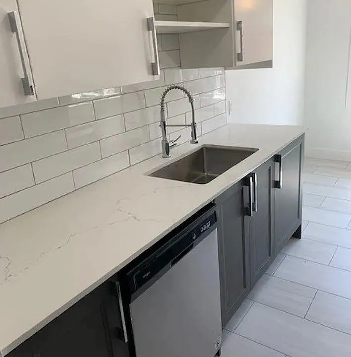 989 W 20th Ave #201