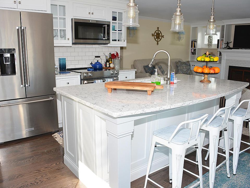 1st image of 68 E Grand Ave #5