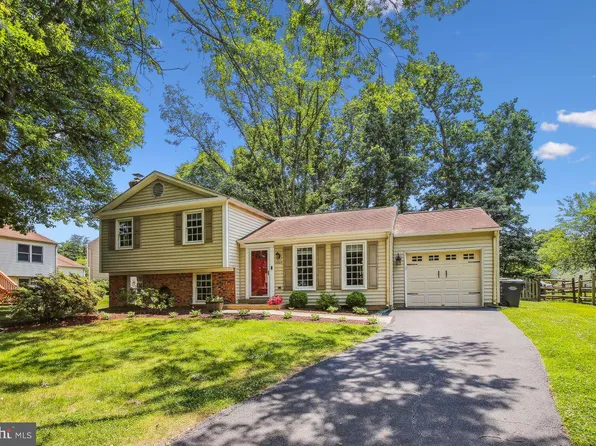 12803 Reams Station Pl, Herndon, VA 20170