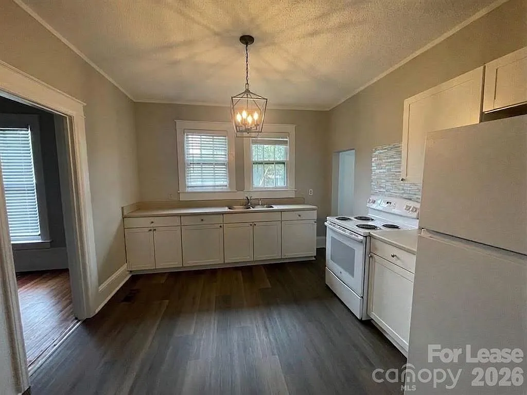 3 bed, 1352 sqft, $1,795 — Photo 3
