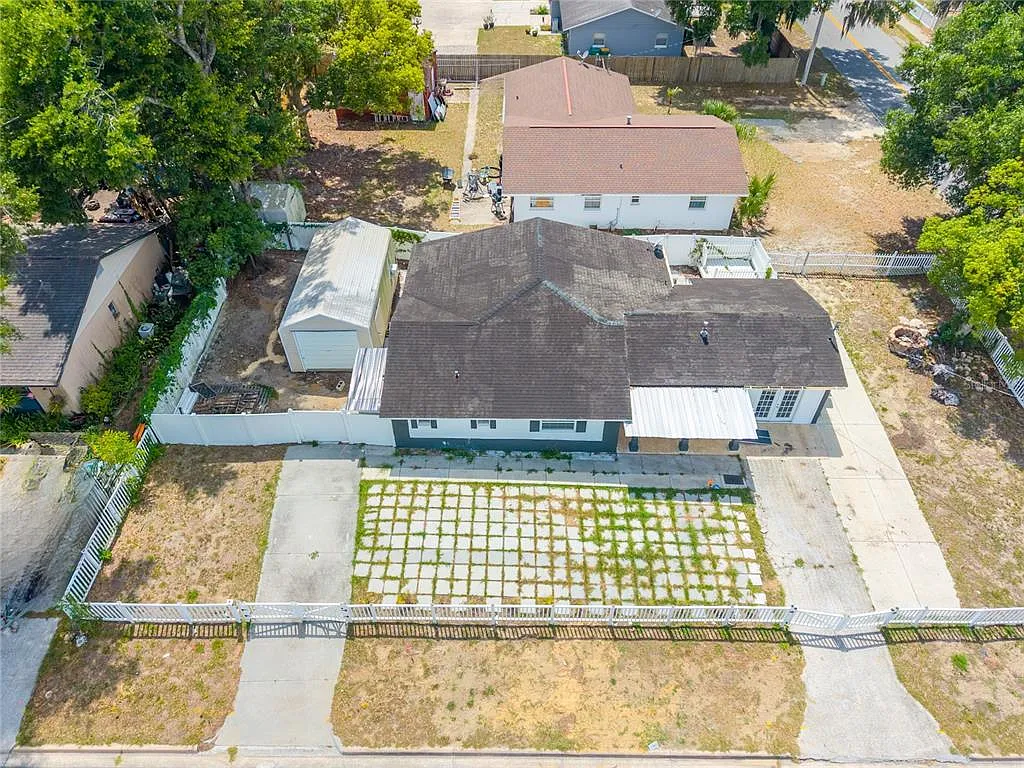 3 bed, 1.5 bath, 1221 sqft, $2,300 — Photo 4
