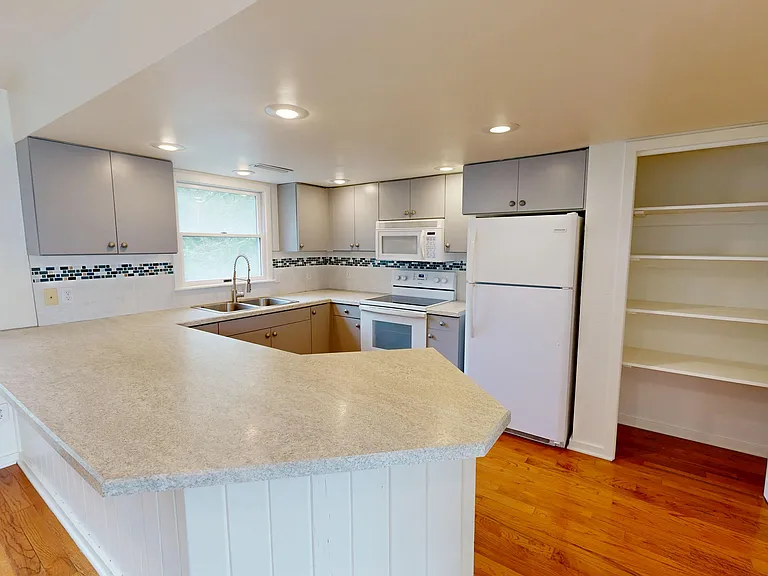 146 Baycliff Trl — Photo 17