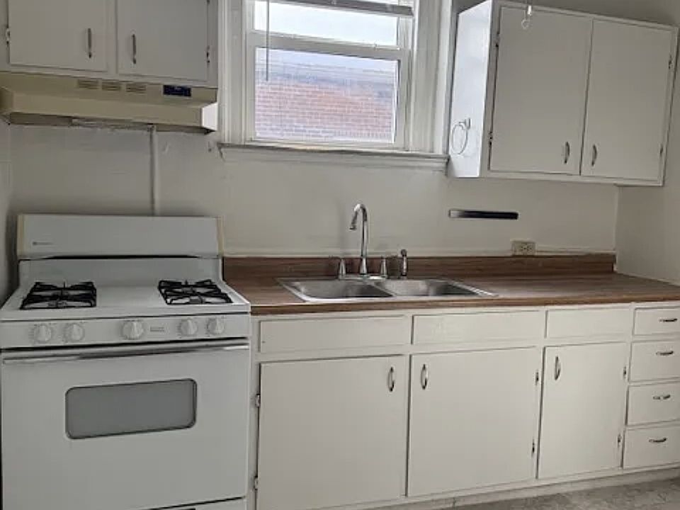2nd image of 6302 N Rosebury Ave