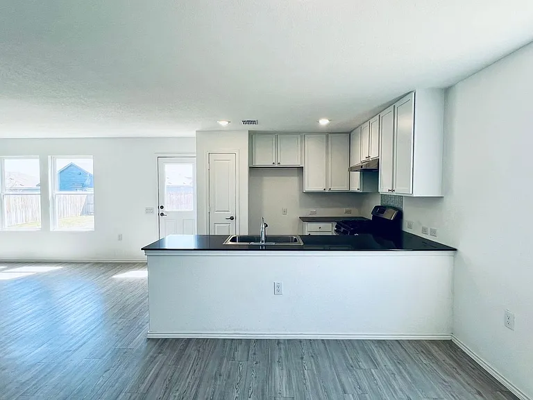 10135 Ana Hts — Photo 3