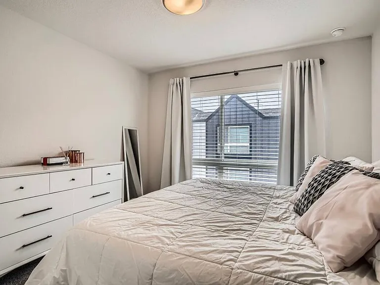 5560 W 10th Pl — Photo 9