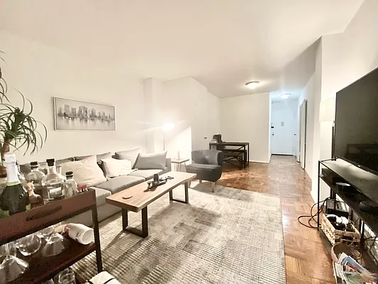 Rented by Bond New York | media 50