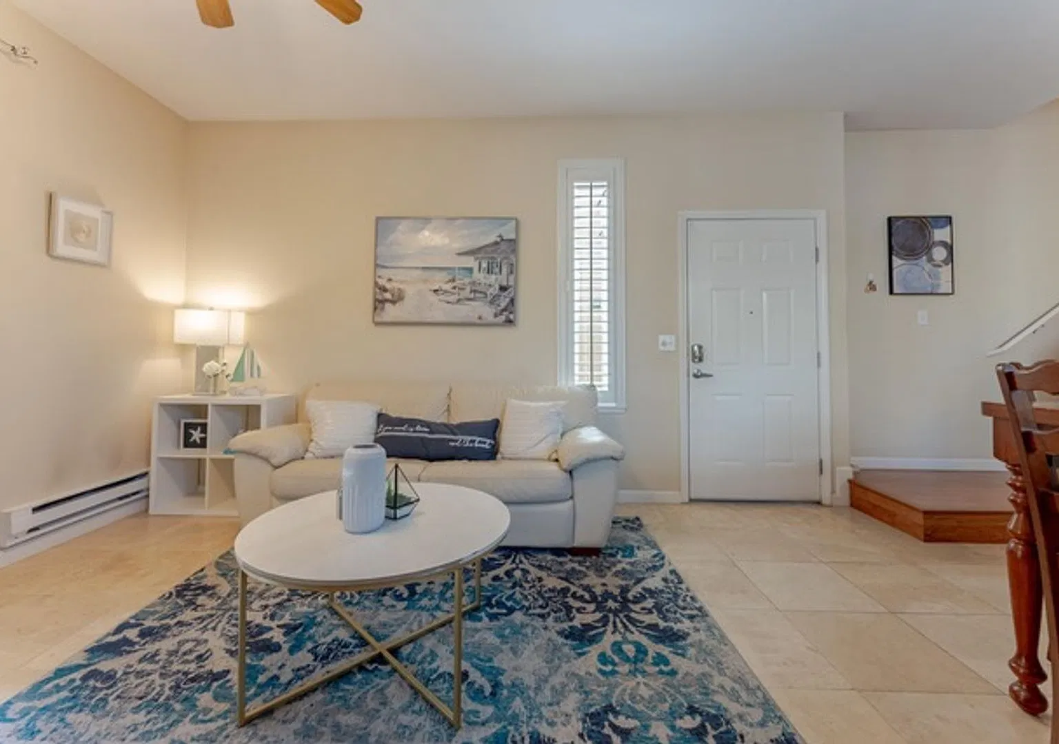 2 Bed 2 Bath Bi-Level Condo Downtown Partially Furnished — Photo 3