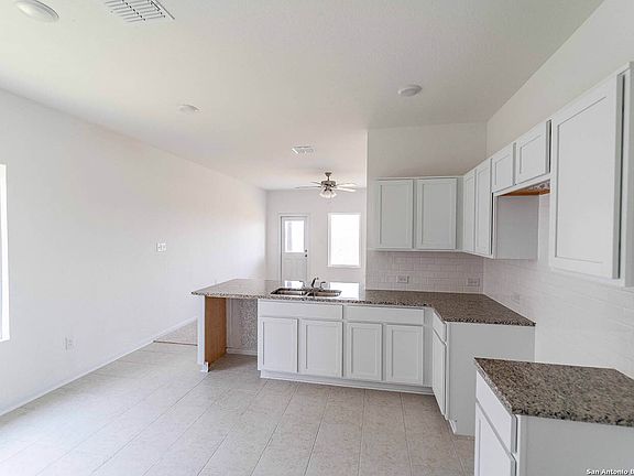 5th image of 9018 Chili Bowl St.