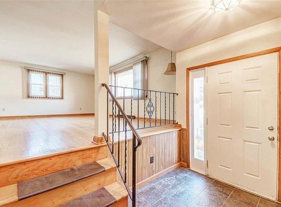 3rd image of 125 Sunridge Ave
