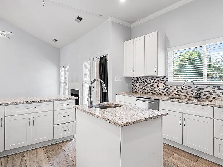 8406 Willowbrook Dr — Photo 8