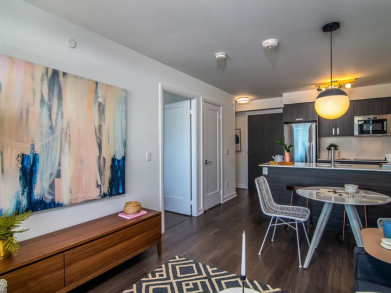 19 Erskine Ave #806 — Photo 8