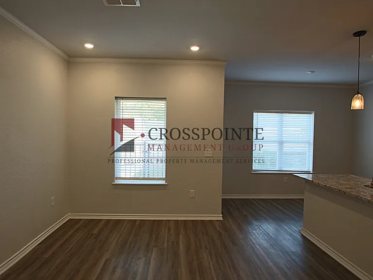 1927 Lindbergh Dr #301 — Photo 35