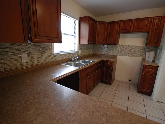 3rd image of 85 Dorothy Dr