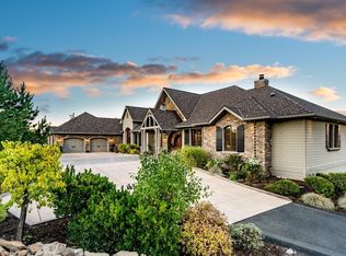 1932 Stevens Rd, Eagle Point, OR 97524