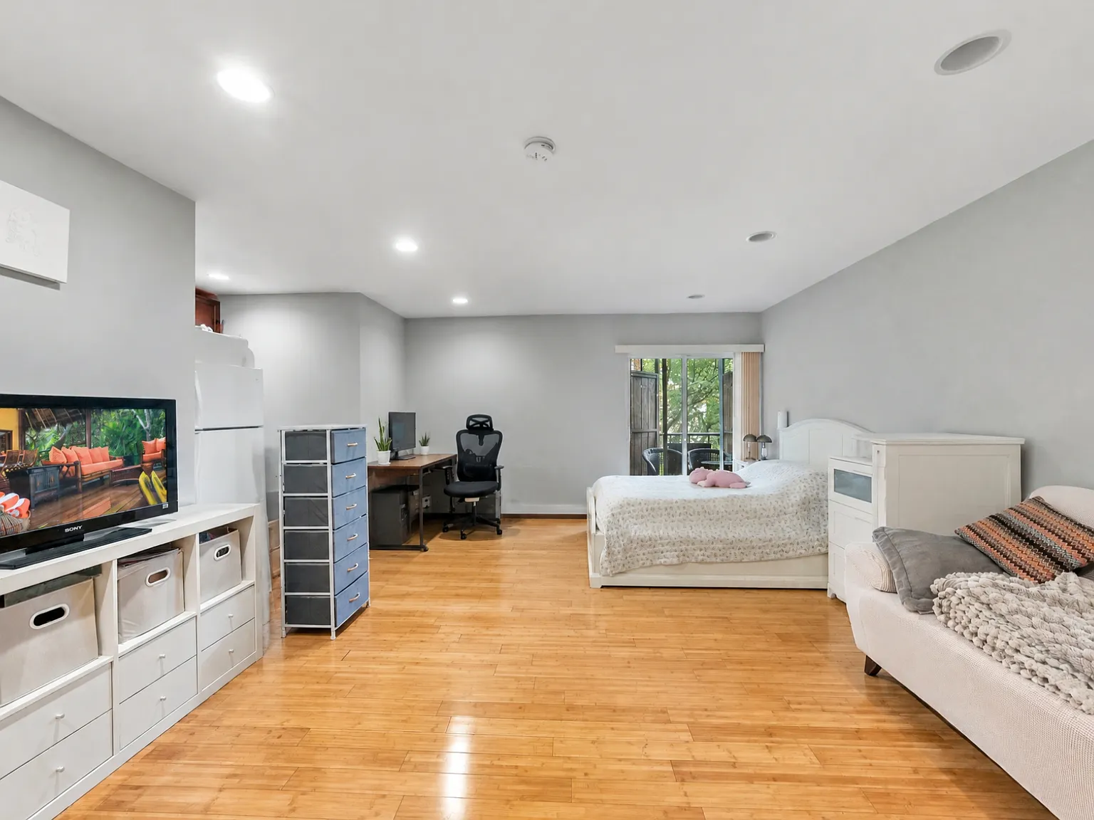 Studio, $1,950 — Photo 4