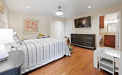5th image of 901 N Upper Broadway St #1