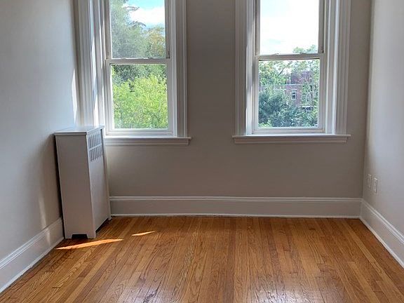 5th image of 129 Chiswick Rd APT 17
