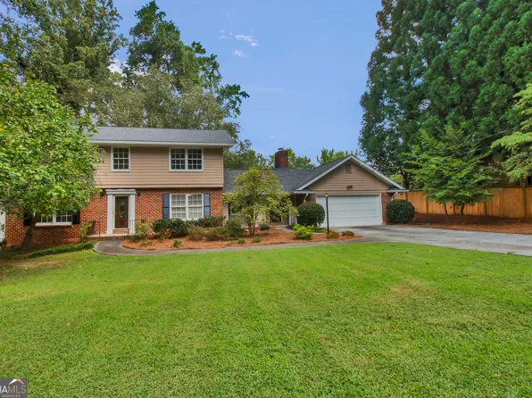 2594 W Fontainebleau Ct, Dunwoody, GA 30360
