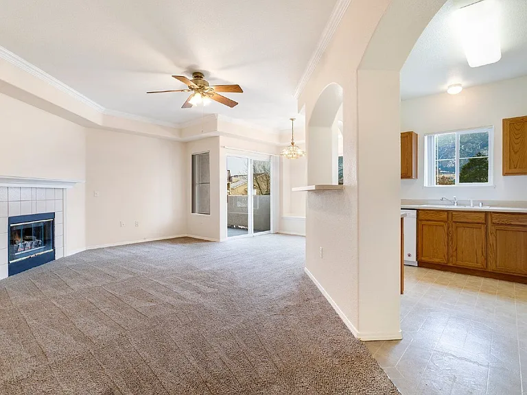 3625 Strawberry Field Grv #D — Photo 4