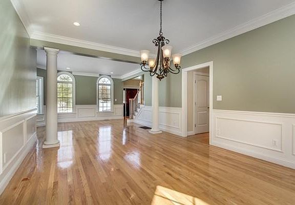 5th image of 109 Moulton St