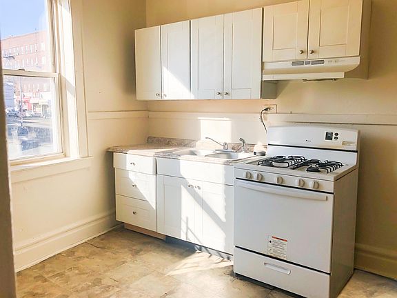 3rd image of 893 Lyons Ave #1R