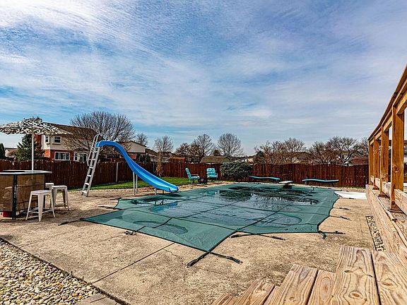 3rd image of 711 Hunter Ct