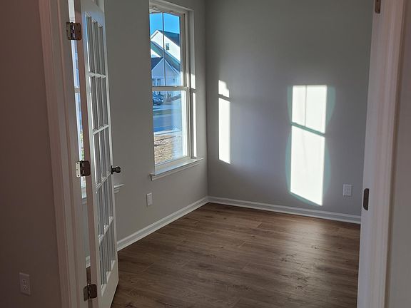 5th image of 159 Woodland Oak Way
