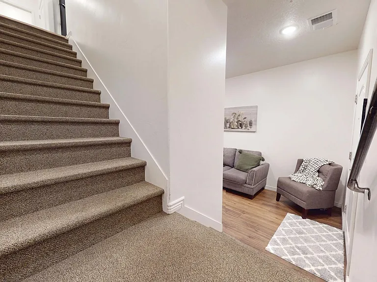 1055 W 400 N — Photo 18