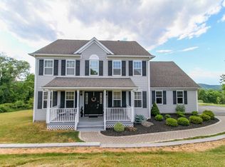 13 Van Scoy Rd, Poughquag, NY 12570