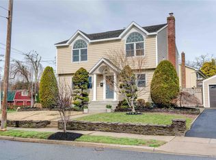 1 Sullivan Rd, Farmingdale, NY 11735