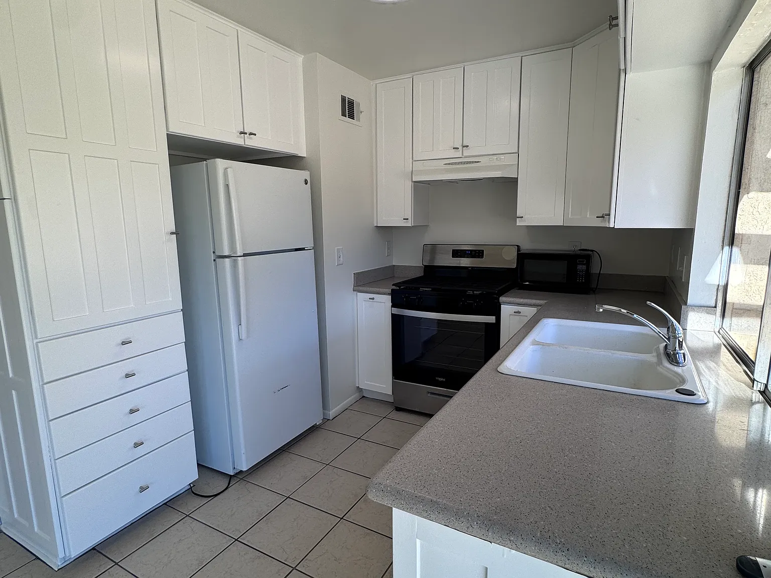 4 bed, 1364 sqft, $2,800 — Photo 4