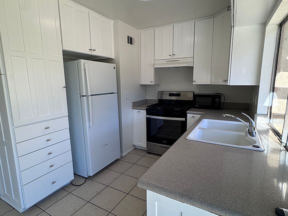 4th image of 424 E Avenue J7