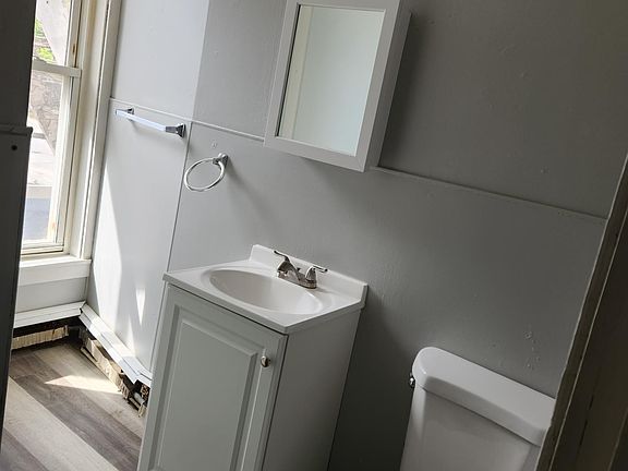 5th image of 85 Pine St #4