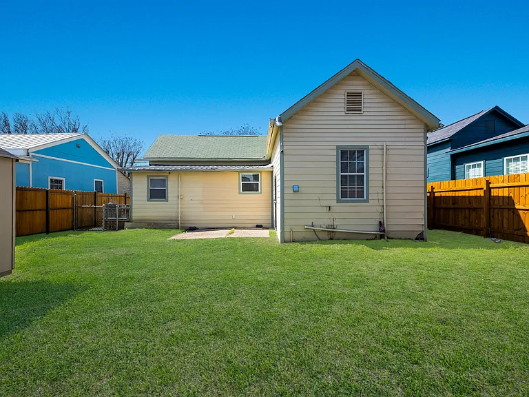 226 S Hackberry St — Photo 15