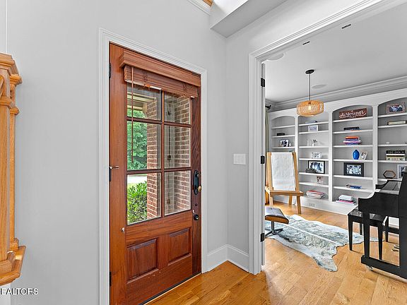 4th image of 9607 Levens Way