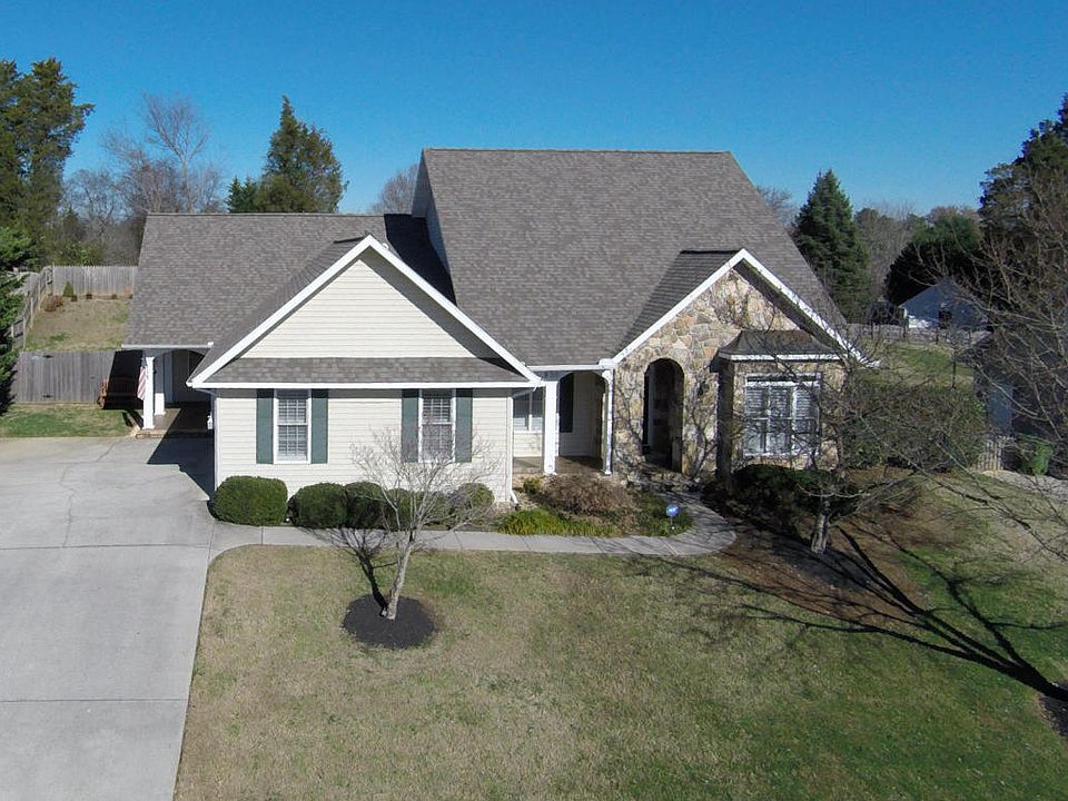 1st image of 830 Somerset Dr