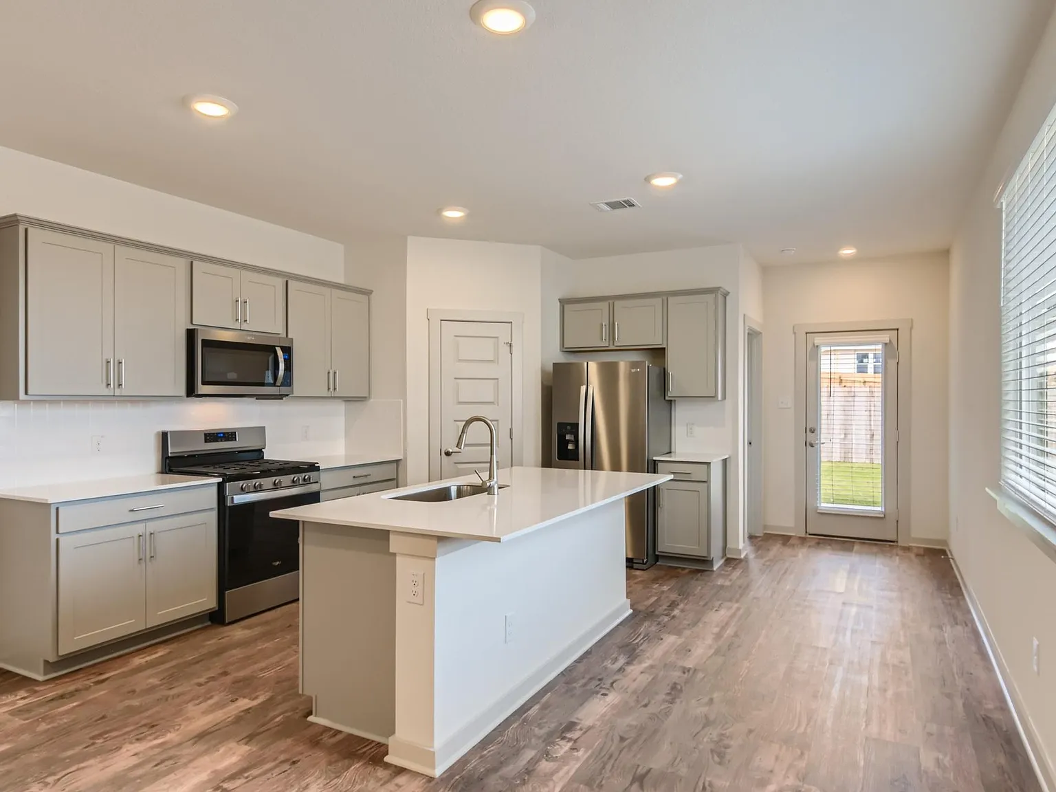 3 bed, 1530 sqft, $1,875 — Photo 3