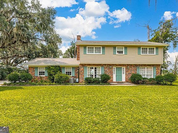 2nd image of 526 Old Mission Rd