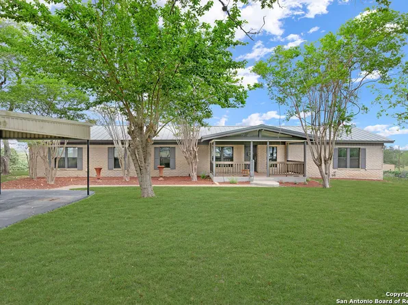 609 County Road 301, Floresville, TX 78114