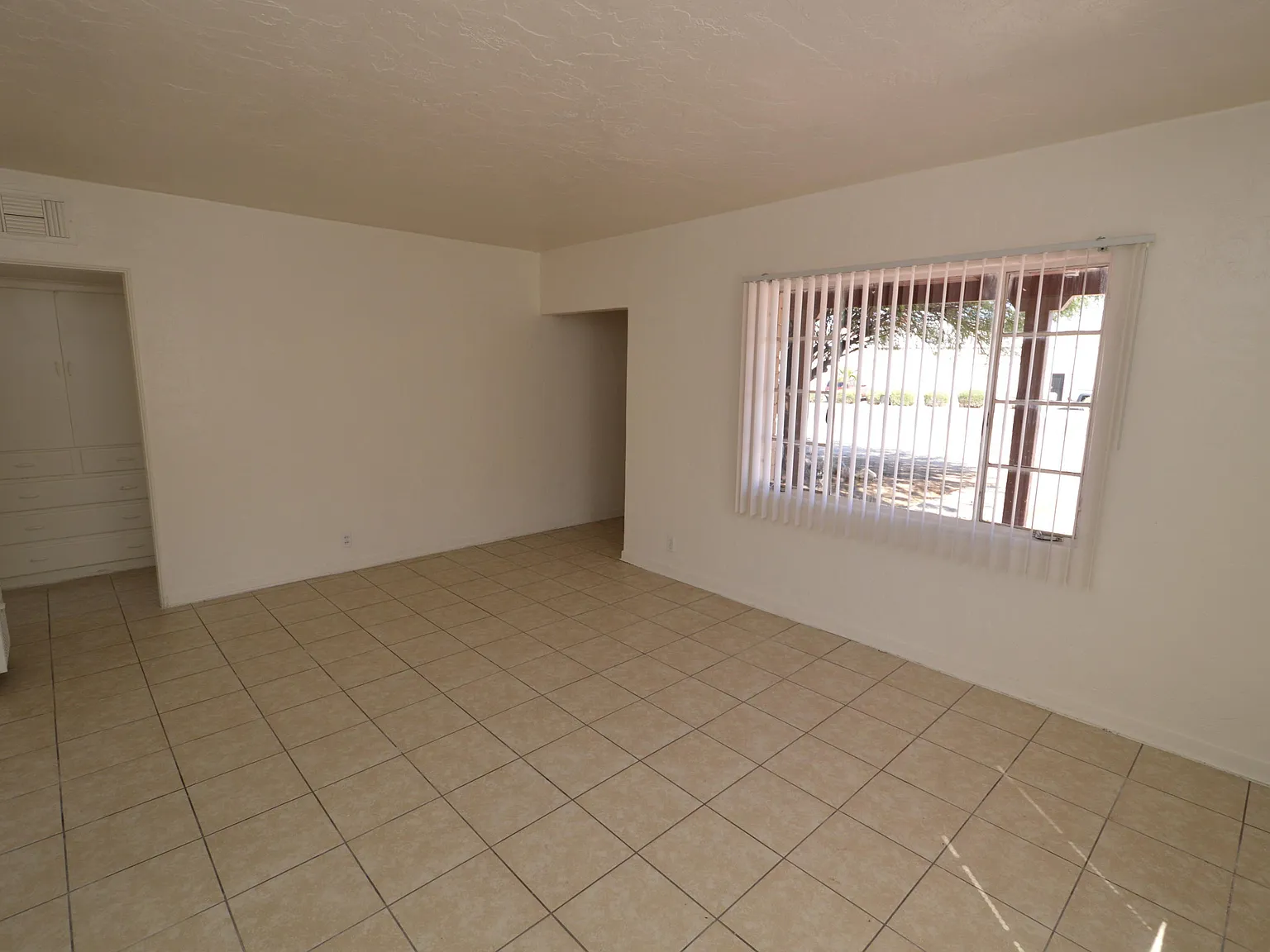 2 bed, 1.0 bath, 998 sqft, $1,250 — Photo 4