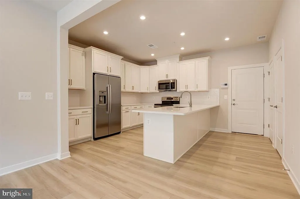 3 bed, 1668 sqft, $2,900 — Photo 1